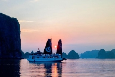 Halong Bay – Hanoi (B, Br)