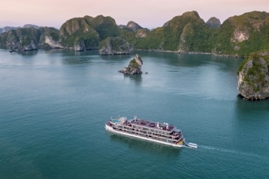 Lan Ha bay - Cat Ba Island - Trung Trang cave (B, L, D)