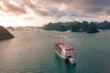 Lan Ha Bay - Tra Bau - Haiphong – Hanoi (B, Br)