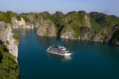 Hanoi - Halong Bay - Hai Phong - Lan Ha bay - Ao Ech (L, D)