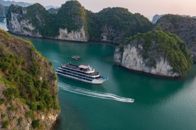 Lan Ha bay - Dark and Bright Cave - Halong Bay – Hanoi (B, Br)