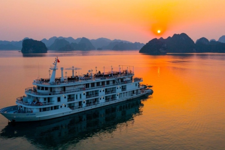 Top Best 3 Junks Cruise From Cat Ba Island (Ben Beo Cruise Port)