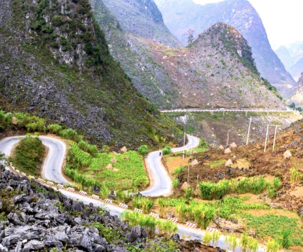 Conquer Ma Pi Leng Pass Ha Giang, Vietnam - Journey To The King Of Mountain Passes