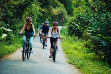 Lan Ha bay - Viet Hai village - Ba Trai Dao islets - Lan Ha bay (B, L, D)