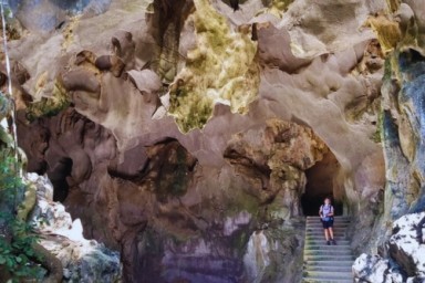 Lan Ha bay - Trung Trang cave - Tuan Chau Marina – Hanoi (B, Br)