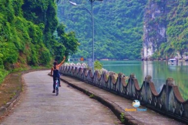 Lan Ha bay Exploration - Viet Hai village (B, L, D)