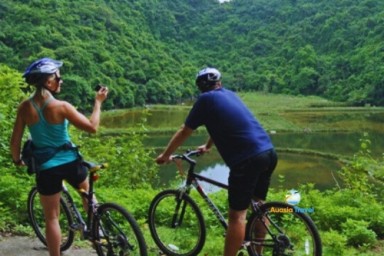 Lan Ha bay Exploration - Viet Hai village (B, L, D)