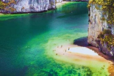 Halong Bay - Cong Do Area - Master cave - Cong Dam area (B, L, D)