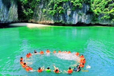 Hanoi - Hai Phong - Halong Bay - Lan Ha bay - Dark and Bright Cave (L, D)