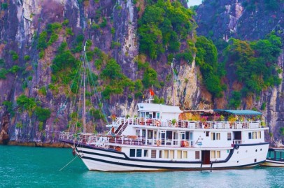 Renea Cruise Bai Tu Long Bay