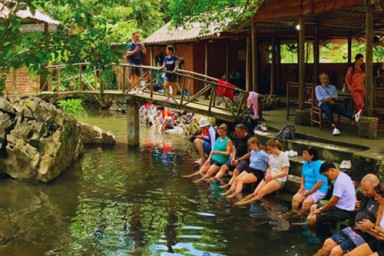 Lan Ha bay - Viet Hai village (B, L, D)