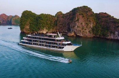 Rosy Cruise Lan Ha Bay