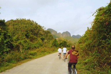 Lan Ha bay - Viet Hai village - Ba Trai Dao islets - Lan Ha bay (B, L, D)