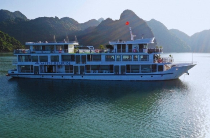Sapphire Boat Cruise Halong Lan Ha Bay