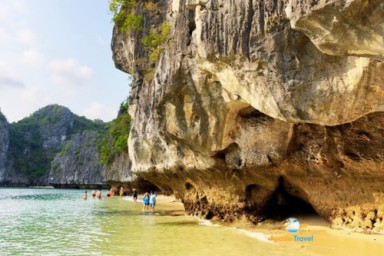 Hanoi - Tuan Chau Marina - Halong Bay - Ao Ech - Lan Ha bay (L, D)