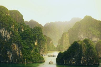 Thien Canh Son cave - Bai Tu Long bay (B, Br)