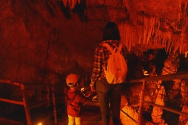 Thien Canh Son cave - Bai Tu Long bay (B, Br)
