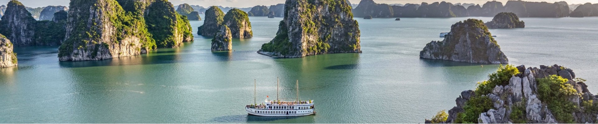 Bai Tu Long Bay