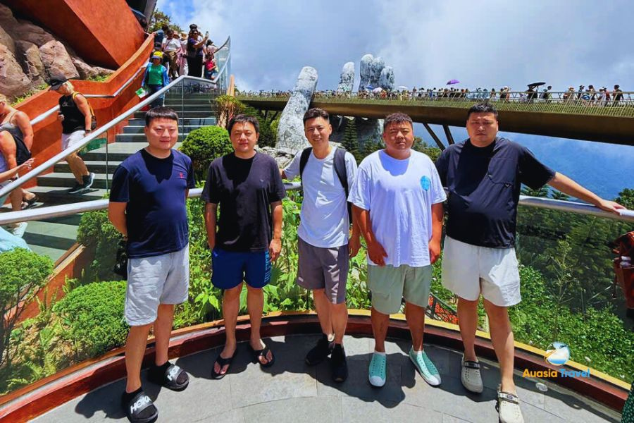 Jan Lubos and his friend at Golden Bridge, Da Nang – Auasia Travel Testimonials