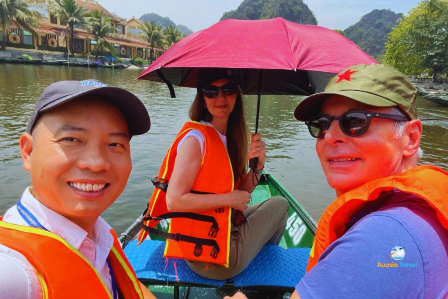 Sampan boat in Tam Coc, Ninh Binh, Vietnam - Auasia Travel’s Testimonials
