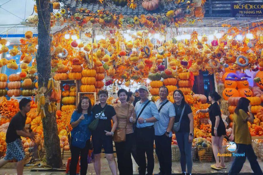 Hang Ma street in the old quarter, Hanoi, Vietnam - Auasia Travel’s Testimonials