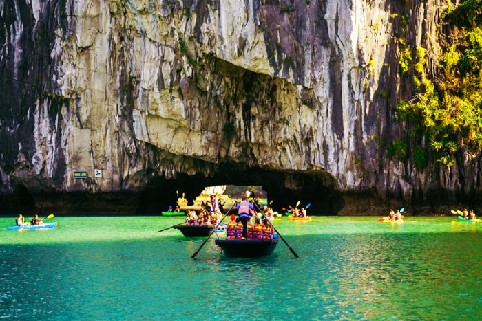 Things-to-do-at-vung-vieng-the-best-of-ha-long-fishing-village_AuasiaTravel