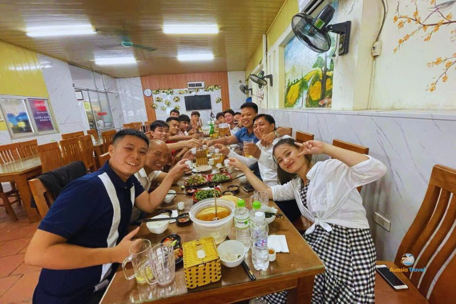 Tour guides and drivers of AuasiaTravel team – professional, skilled, and friendly.