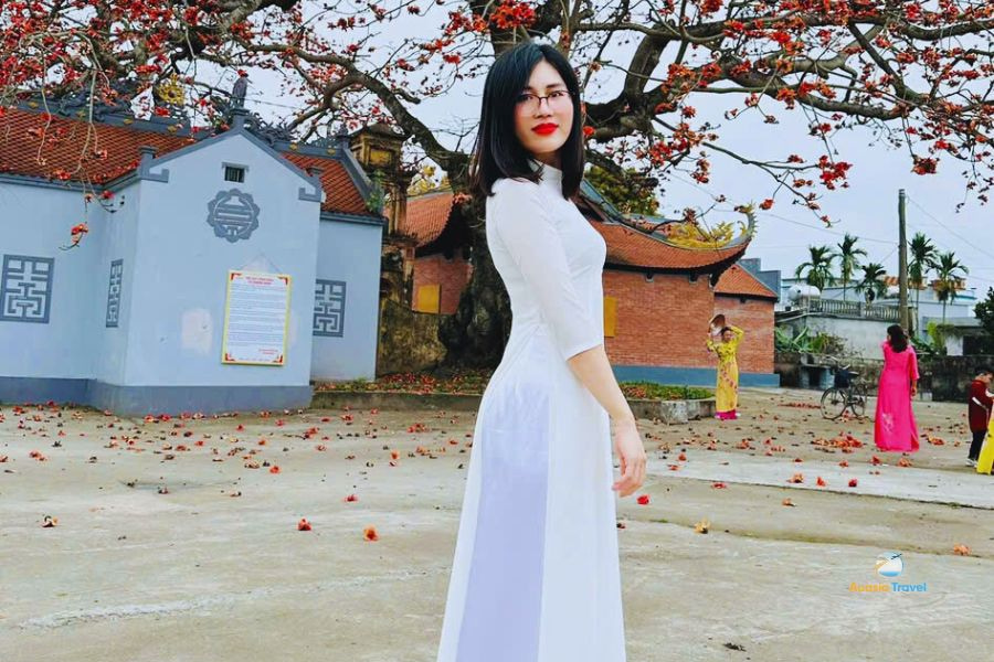 Lisa “Dung” AuasiaTravel team – passionate, reliable, and professional travel marketer.