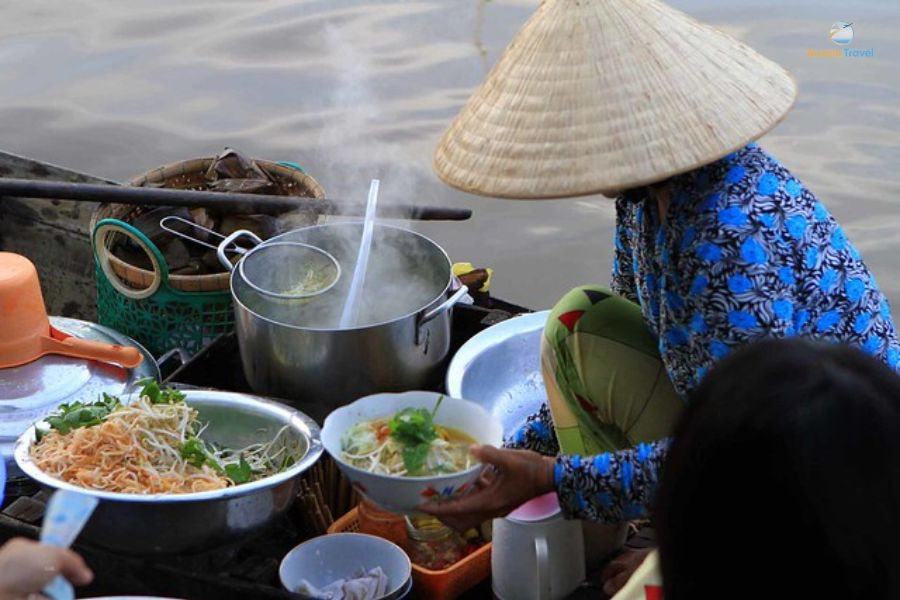 Street food enjoyed during the 8 Days Vietnam itinerary from Hanoi to Ho Chi Minh.