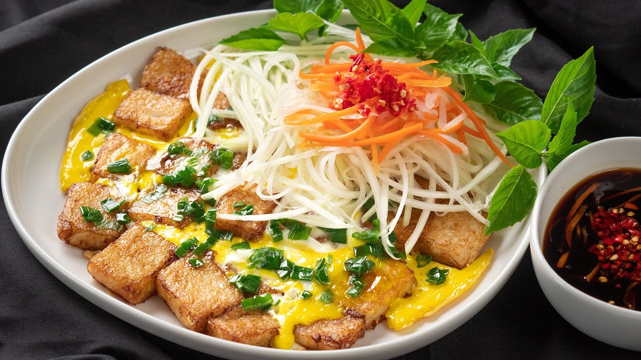 Fall In Love With These 10 Iconic Dishes At Ben Thanh Market