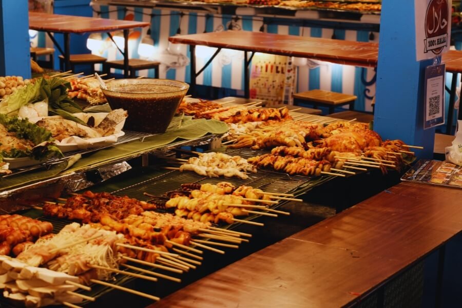 Why You Shouldn&rsquo;t Miss the Luang Prabang Night Market