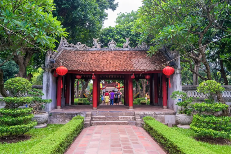 visit-the-temple-of-literature-hanoi-viet-nam