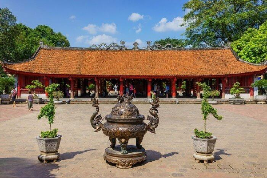 visit-the-temple-of-literature-hanoi-viet-nam