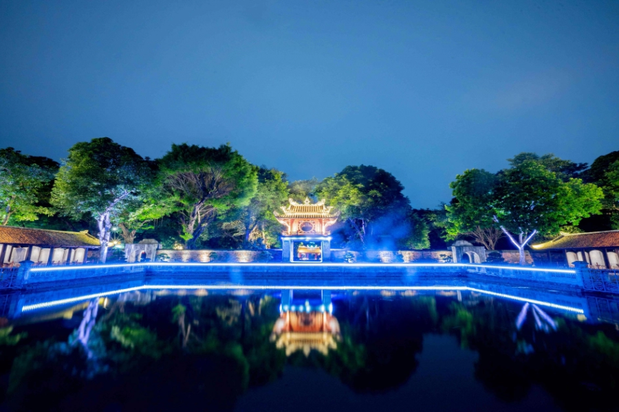 visit-the-temple-of-literature-hanoi-viet-nam