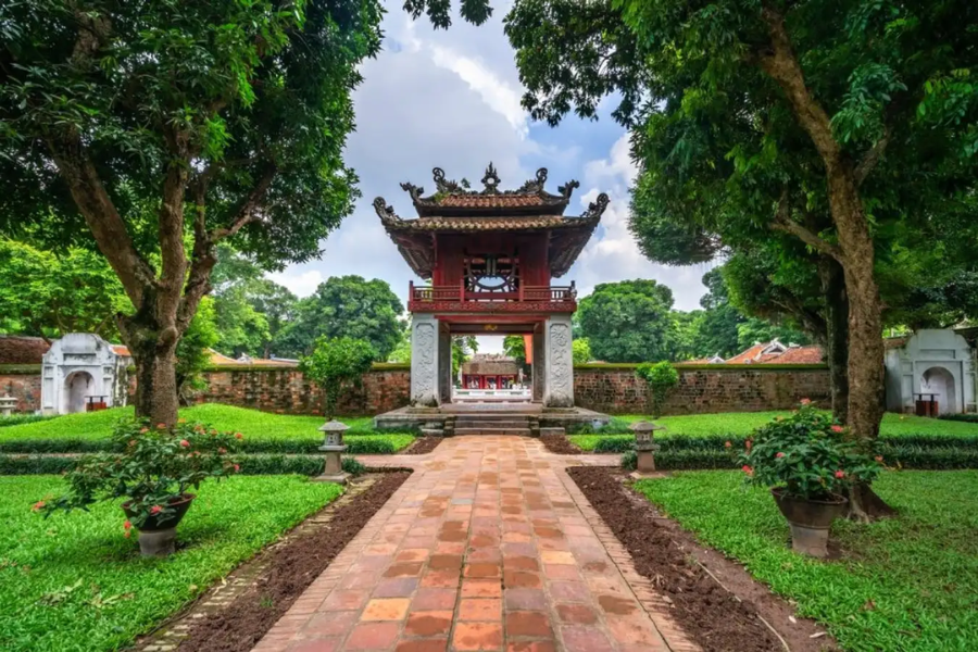 visit-the-temple-of-literature-hanoi-viet-nam